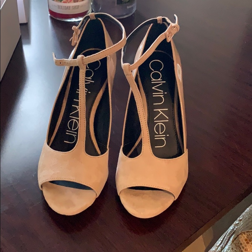 Heels - Picture 4 of 4